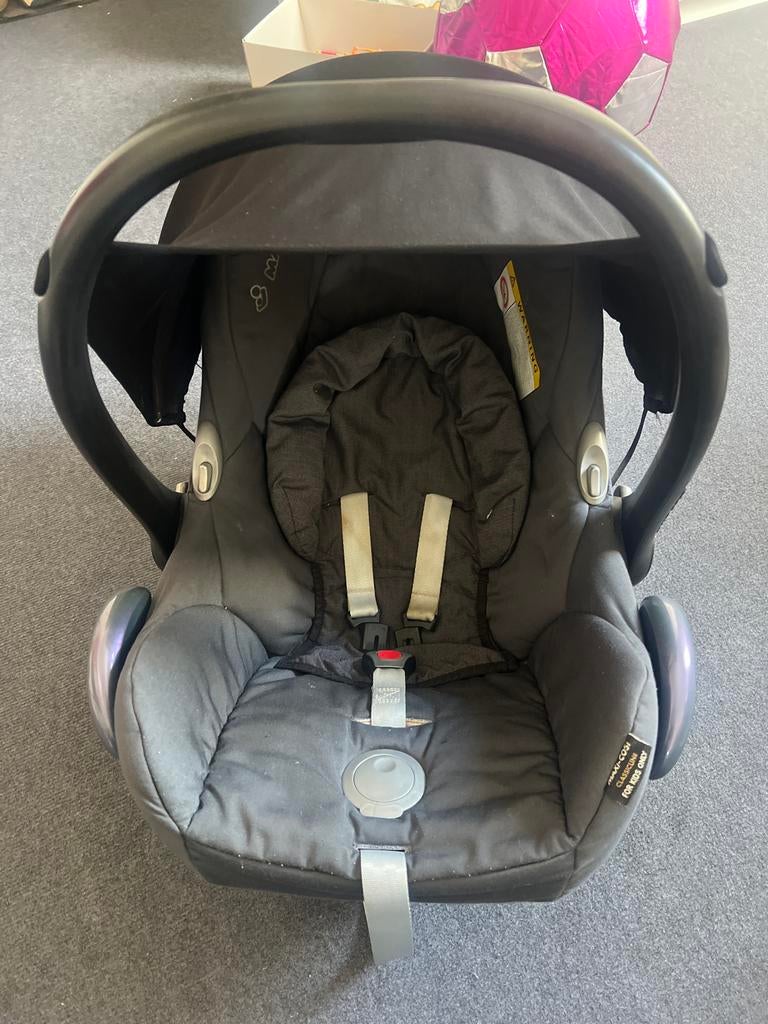Maxi-Cosi autostoel met verkleiner - Zo goed als nieuw, Ophalen, Autogordel, Zo goed als nieuw, 0 t/m 13 kg