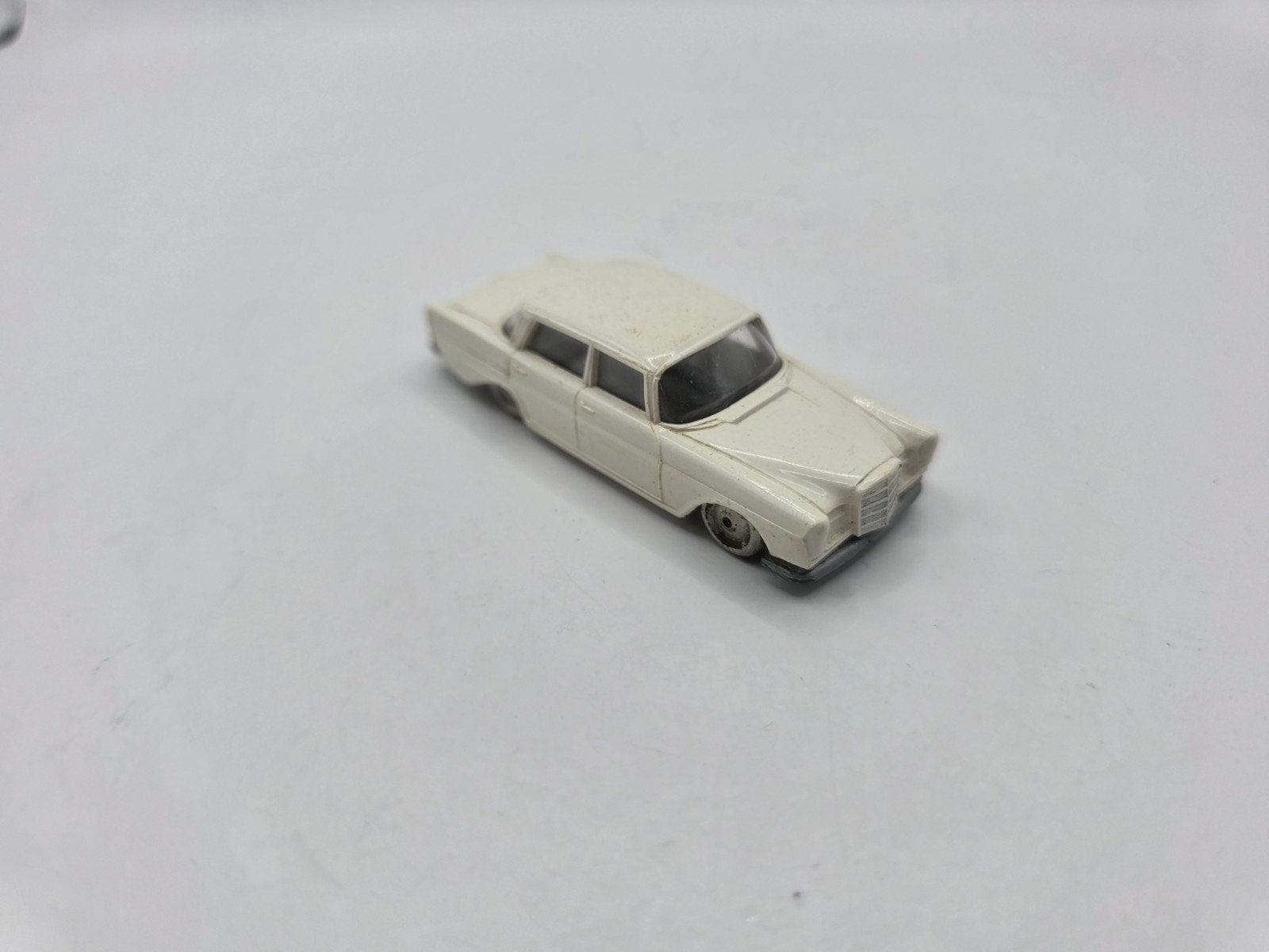 Mercedes 220s lego, Hobby en Vrije tijd, Modelauto's | 1:87, Zo goed als nieuw, Bus of Vrachtwagen, Overige merken, Ophalen of Verzenden