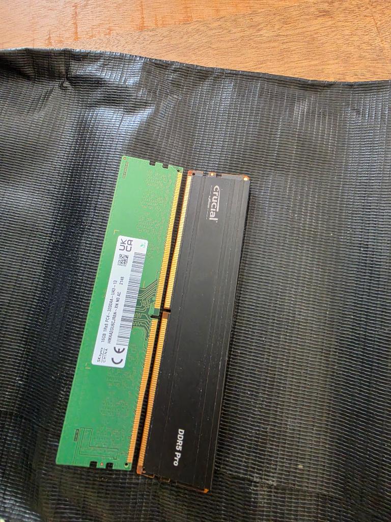 Gezocht Hynix 16gb Memory, Computers en Software, DDR4, Refurbished, Ophalen of Verzenden, Desktop
