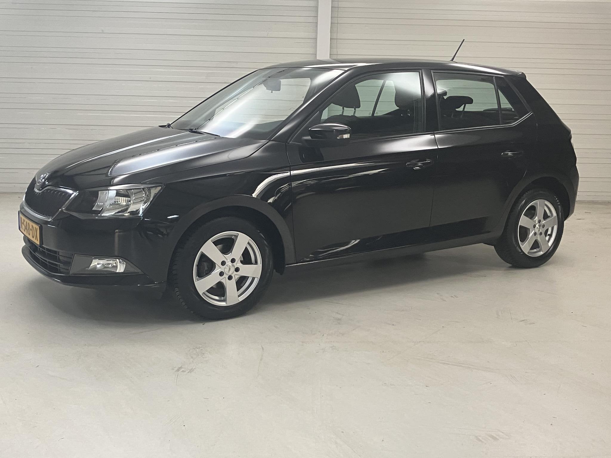 Skoda Fabia 1.2 TSI Drive 5 drs / All Seasonbanden / Airco /, Auto's, Stof, 4 cilinders, Zwart, Handgeschakeld