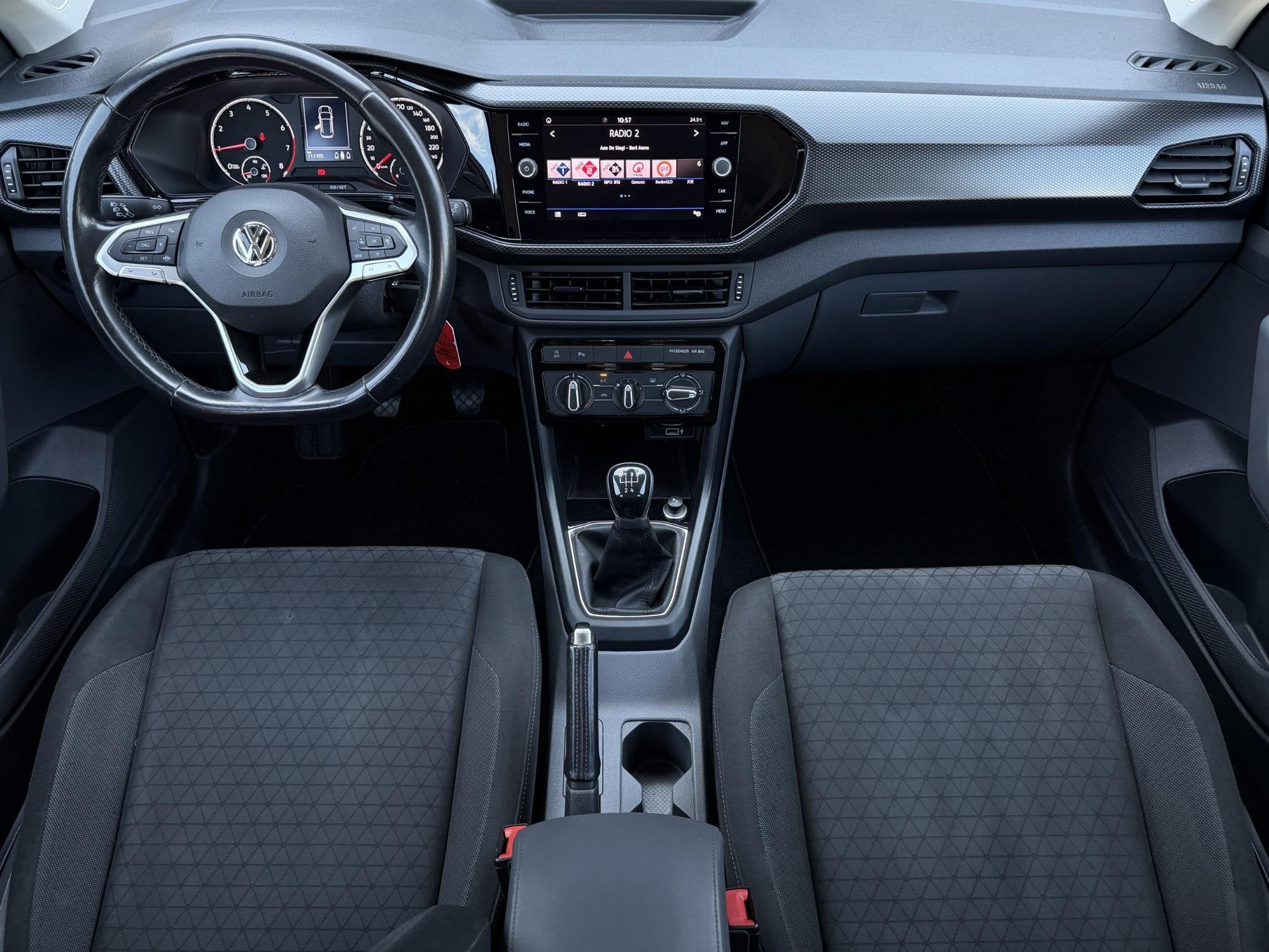 Volkswagen T-Cross 1.0 TSI Life 95pk | Navi | Parkeersensore, Voorwielaandrijving, 95 pk, Verwarmde buitenspiegels, 620 kg