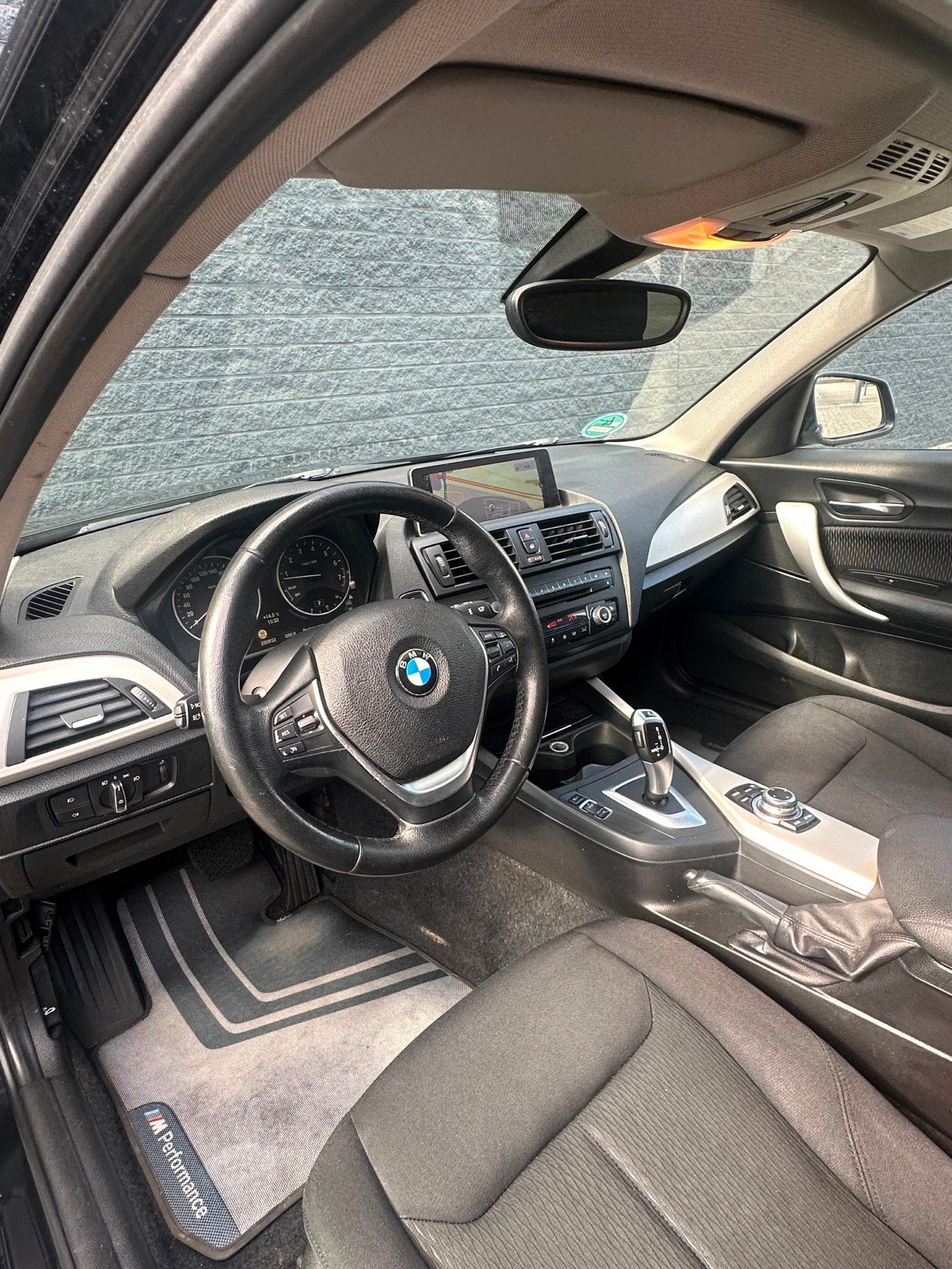 BMW 1-serie 116i automaar/airco/LM/navi/ schuifdak/ sport, Auto's, Gebruikt, Euro 6, 4 cilinders, Zwart