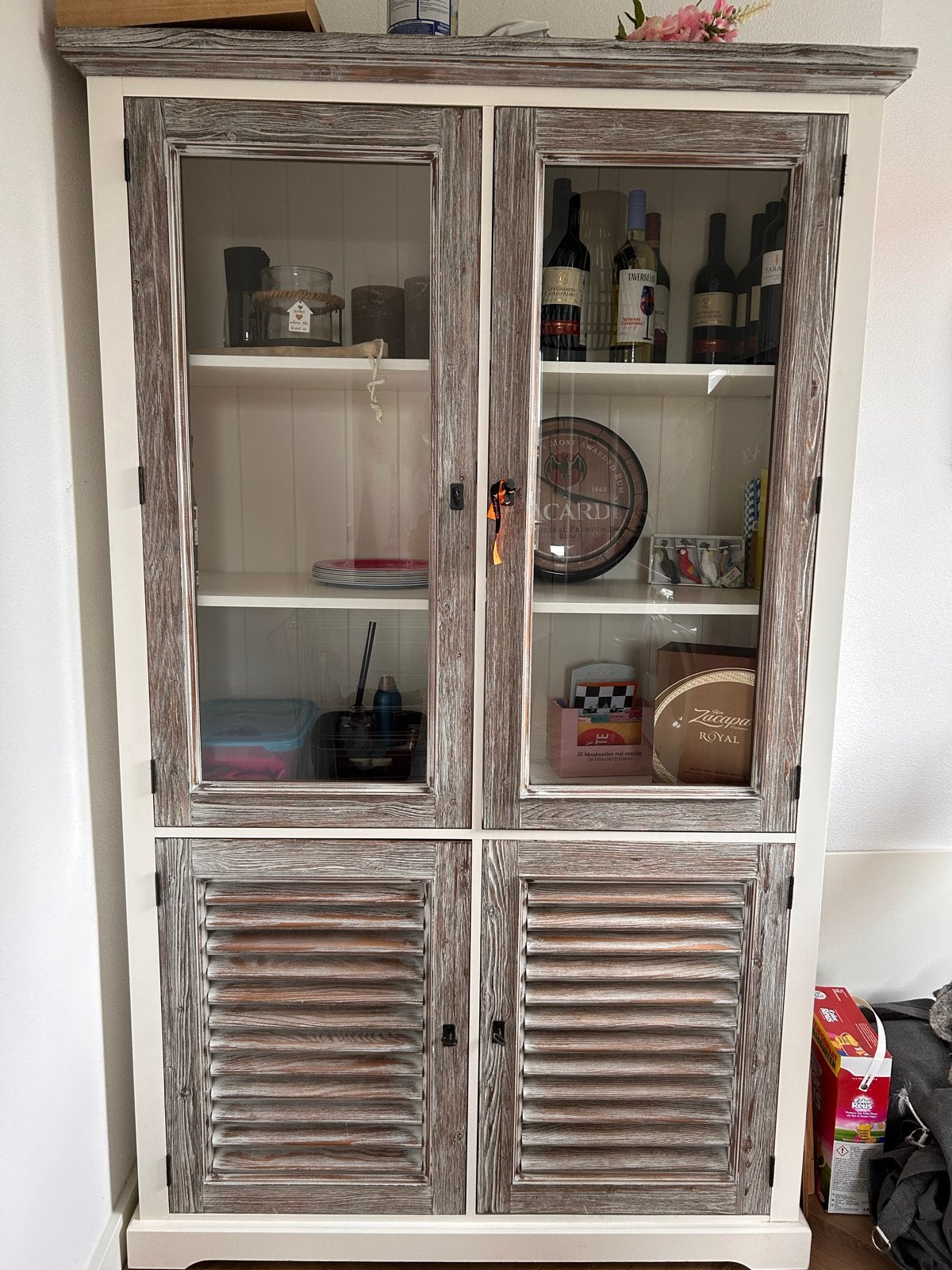 Prachtige vitrinekast met louvredeuren, Huis en Inrichting, Ophalen, Gebruikt