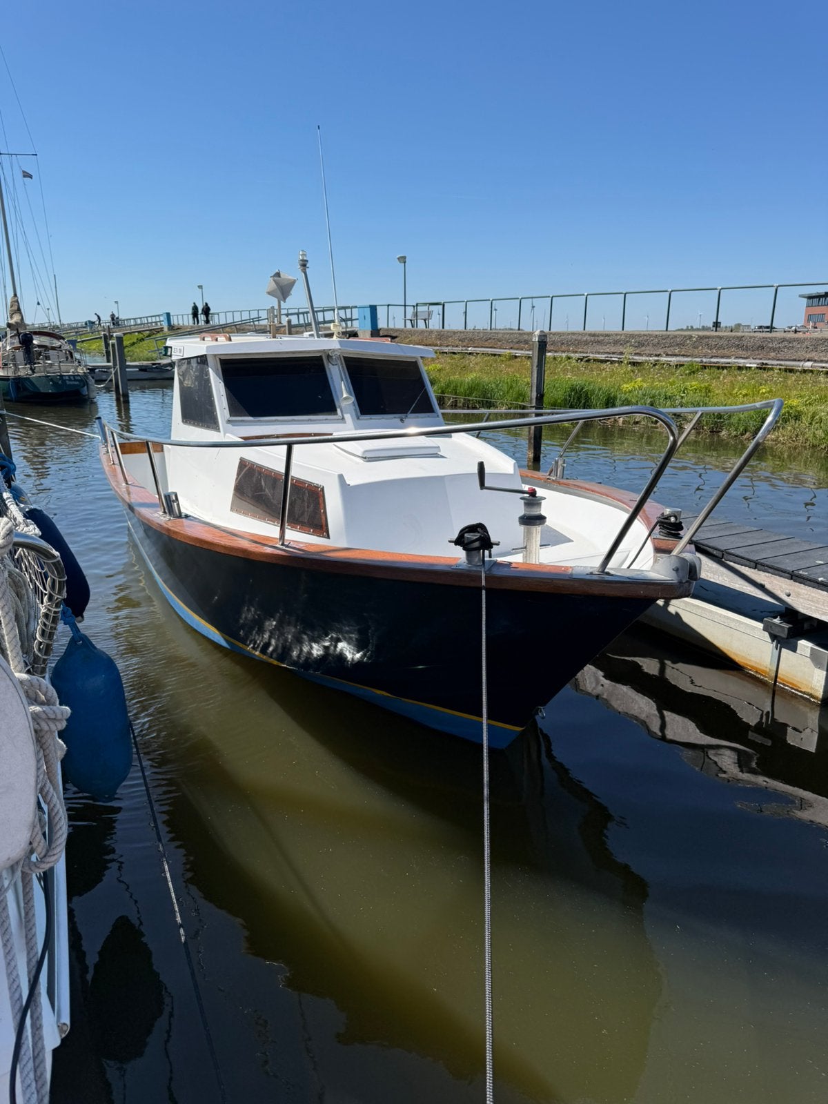 Ligt aan het ijsselmeer Vissers-/kajuitboot met Honda 90 PK, Watersport en Boten, Gebruikt, Buitenboordmotor, 6 m, 2 m