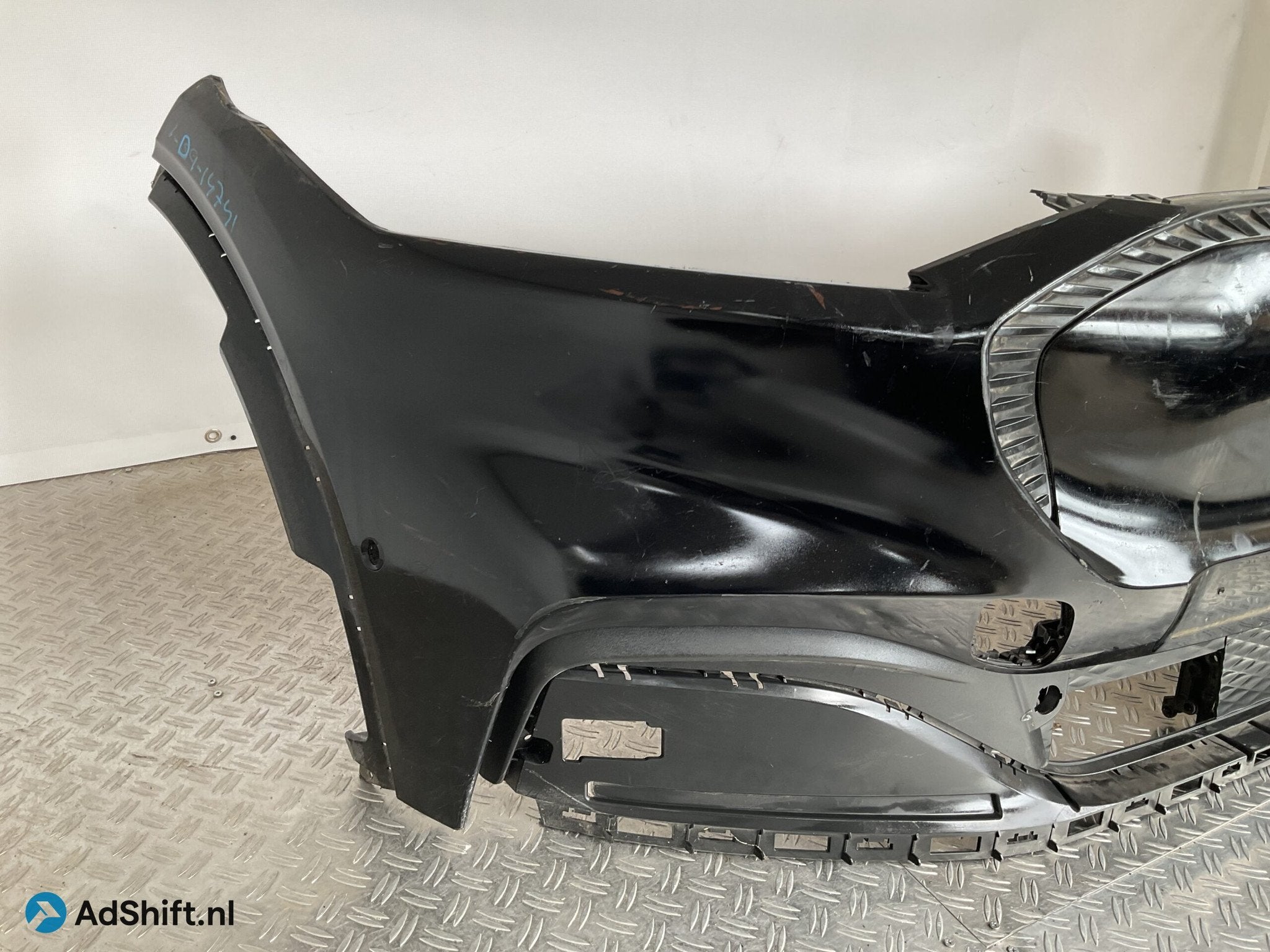 Bumper Ford Mustang Mach-E LJ8B-17E857-A Voorbumper D9-14741, Bumper