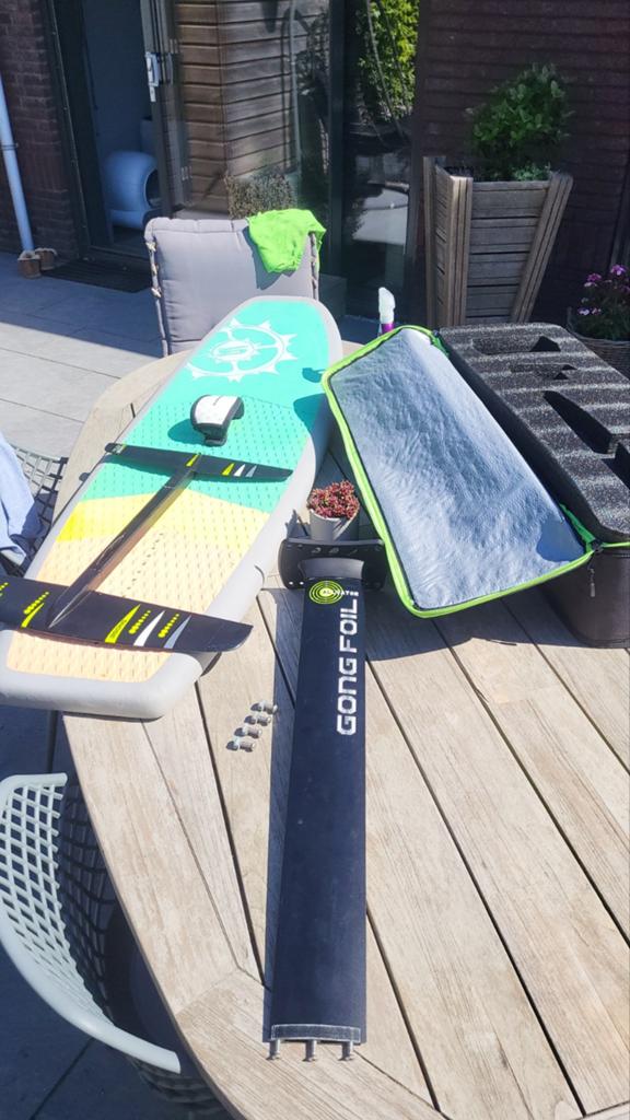 Slingshot Kitefoilboard met Gong Foilset - compleet, Watersport en Boten, Golfsurfen, Ophalen of Verzenden, Zo goed als nieuw