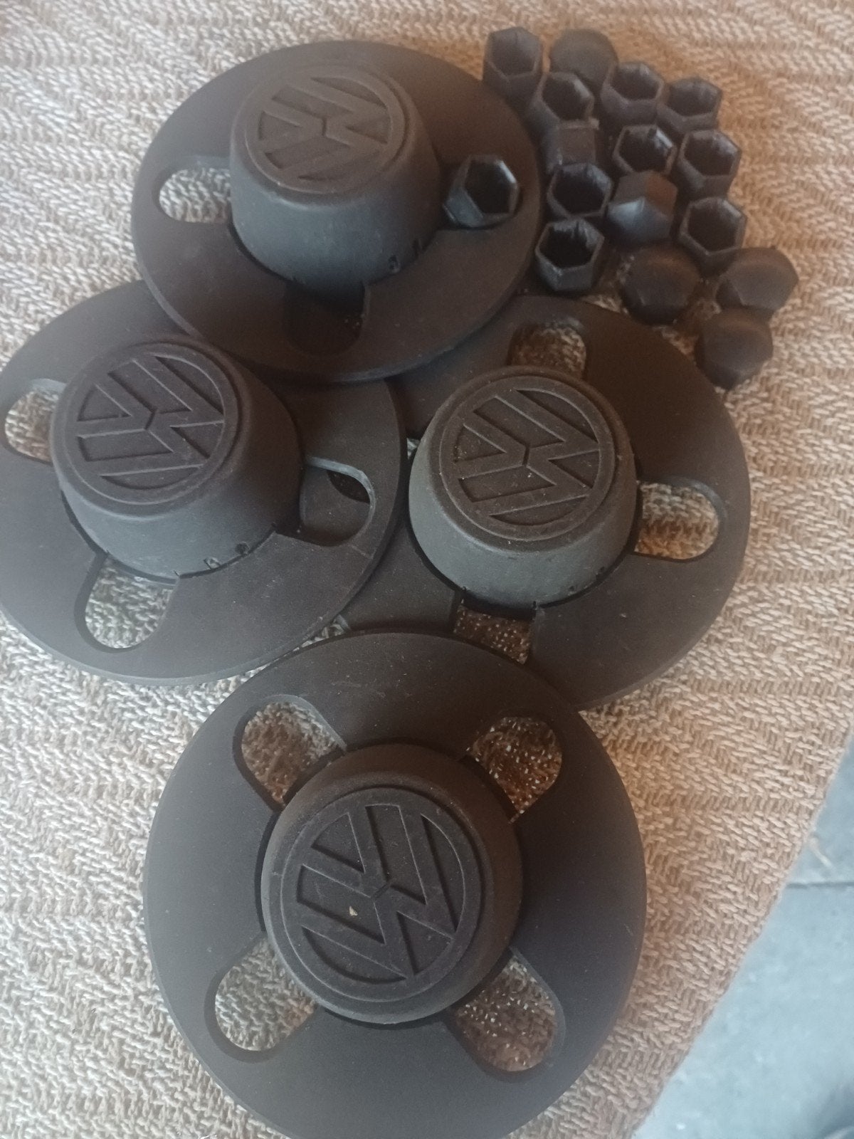 VW wieldoppen en wielbouten set, Ophalen of Verzenden, Gebruikt, Volkswagen