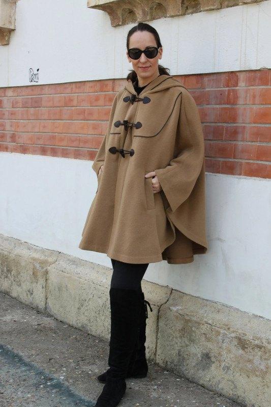 NIEUWE Camel Hooded Cape Coat, Women's Wool And Cashmere, Maat 38/40 (M), Bruin, Verzenden, Nieuw