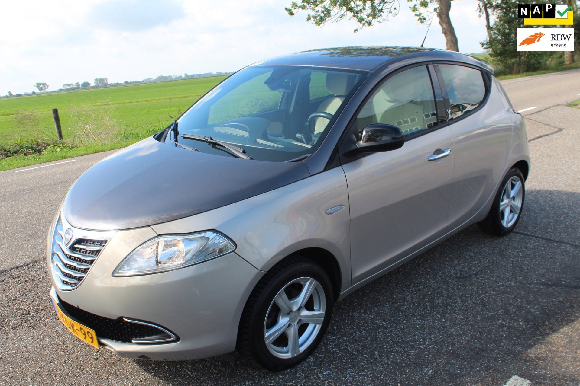Lancia Ypsilon 0.9 TwinAir Gold // AUTOMAAT / 5-DRS //, Auto's, Euro 5, Gebruikt, Beige, Origineel Nederlands
