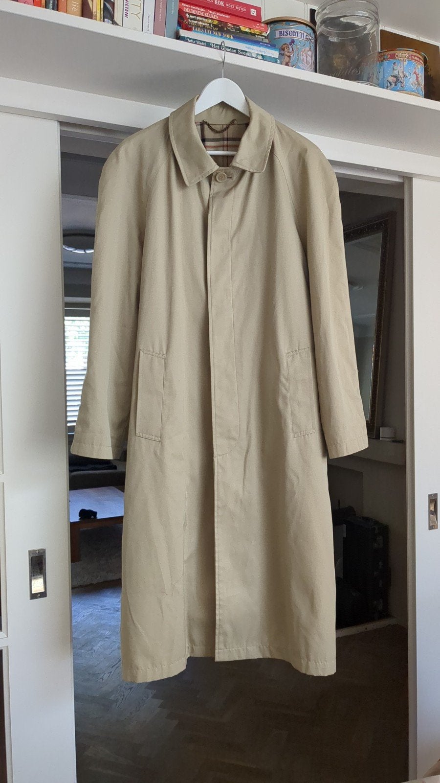 Stijlvolle Beige Trenchcoat met Geruite Voering 46, Kleding | Heren, Onbekend, Beige, Overige maten, Ophalen of Verzenden