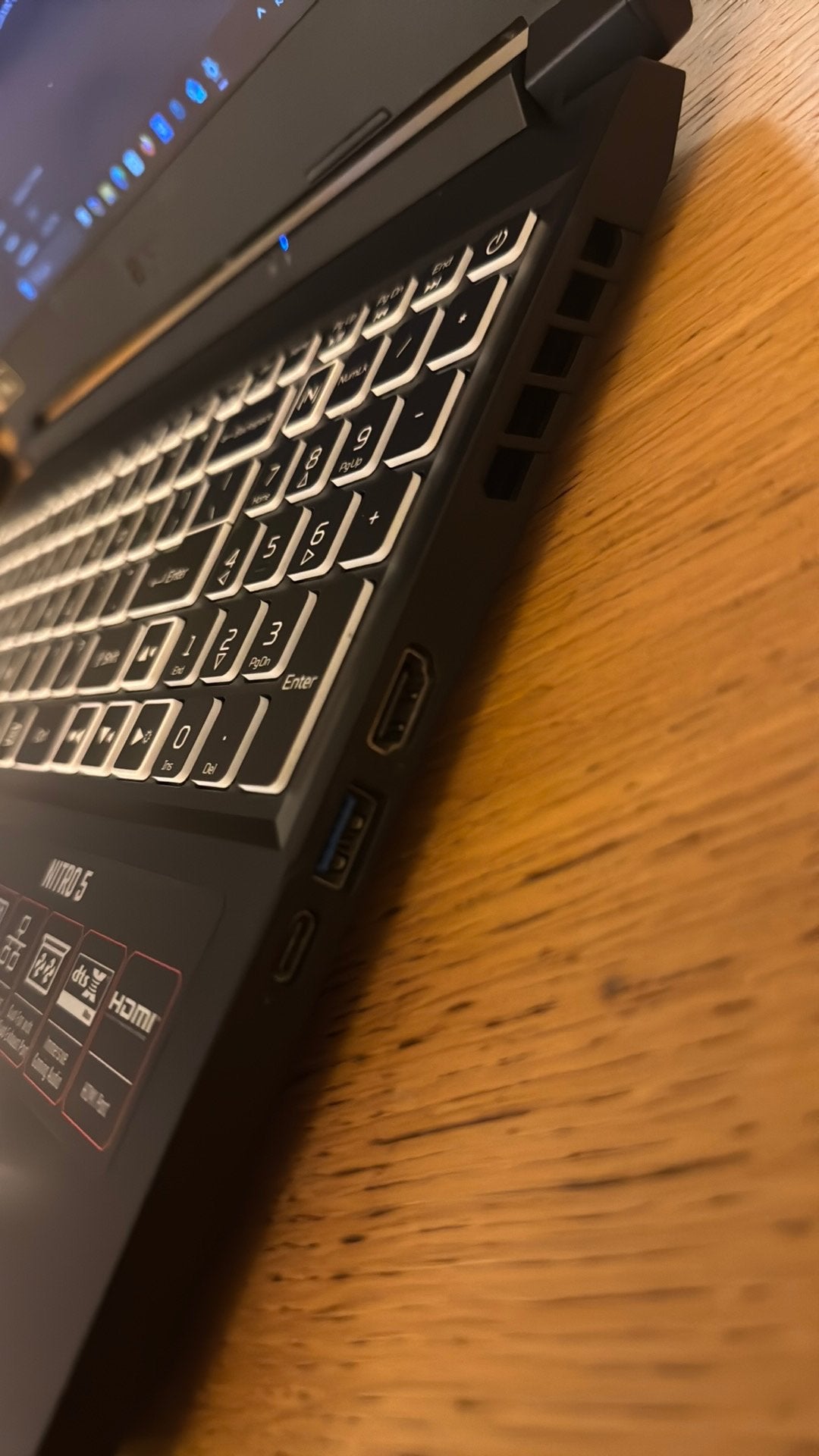 Foto 10 van Acer Nitro 5 Gaming Laptop - Nieuwe batterij & stofvrij