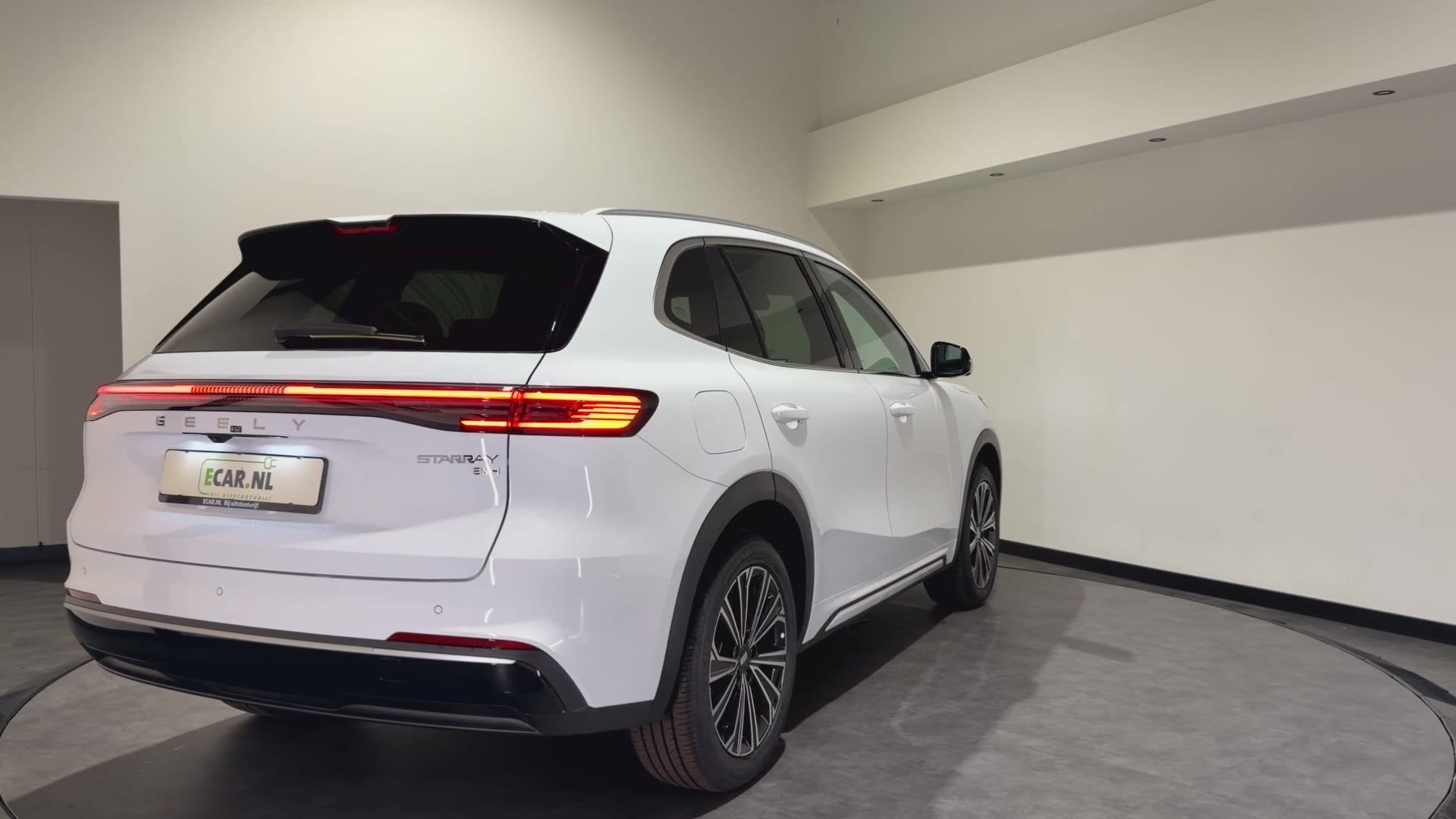 GEELY Starray EM-i 1.5 Max+ | Launch Edition (bj 2026), Huisgarantie, 4 cilinders, Met garantie (alle), Nieuw
