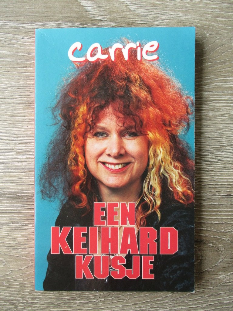 Een keihard kusje - Carrie, Ophalen of Verzenden, Gelezen, Verhalen