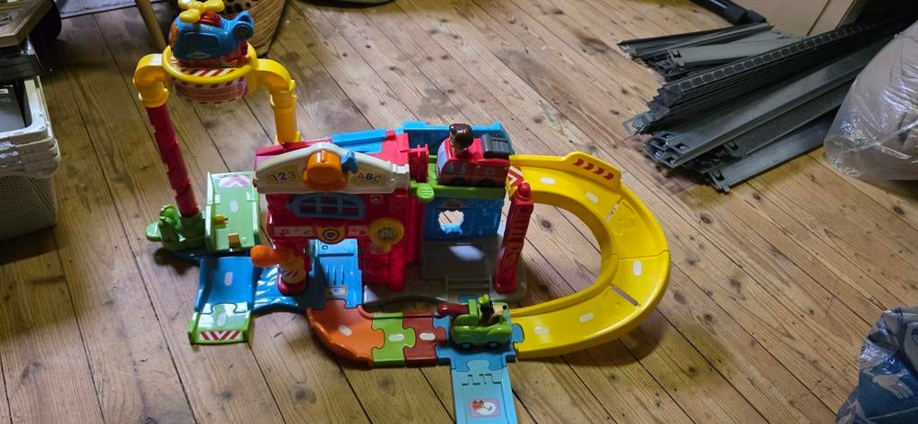 VTech Toet Toet Auto's Garage met 3 voertuigen, Ophalen of Verzenden, Gebruikt, 6 maanden tot 2 jaar