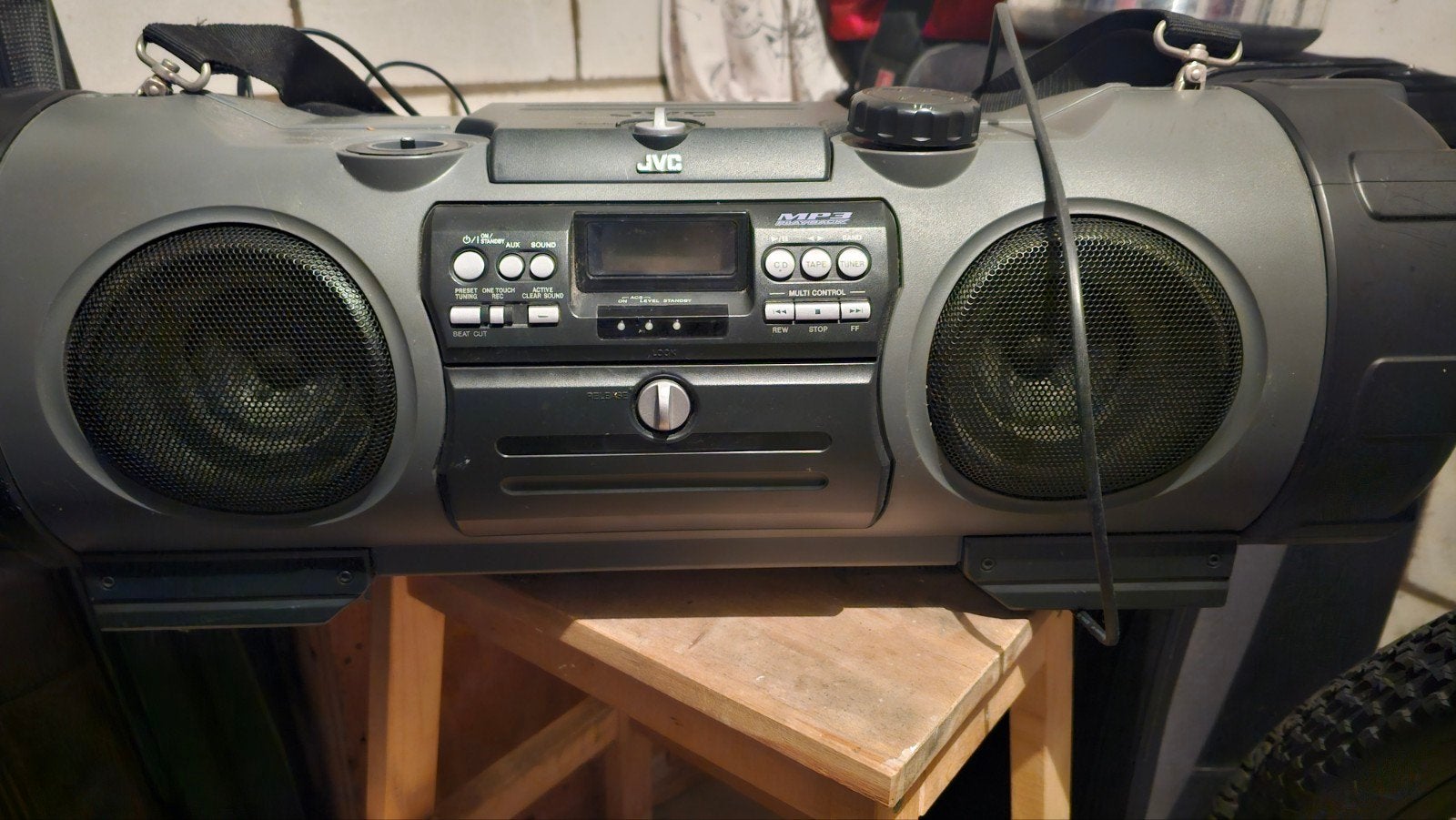 JVC Powered Woofer CD System RV-NB1 Boombox, Ophalen