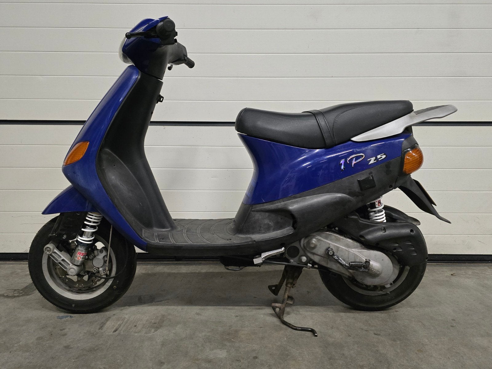 zip type 3 brom, Fietsen en Brommers, Scooters | Piaggio, Ophalen, Maximaal 45 km/u, Zo goed als nieuw, 70 cc