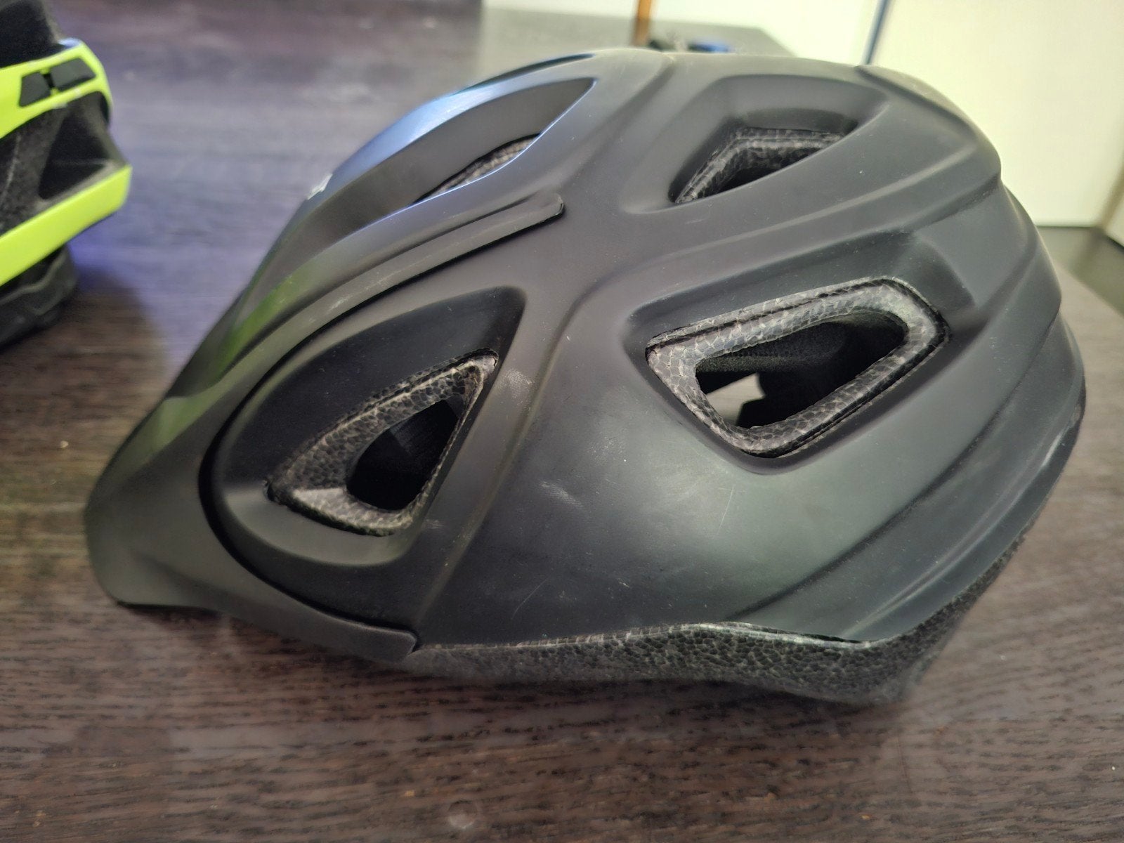 B'Twin Rockrider ST 100 MTB Helm (53-57cm), Fietsen en Brommers, Fietsaccessoires | Fietshelmen, Gebruikt, Heer of Dame, Overige maten