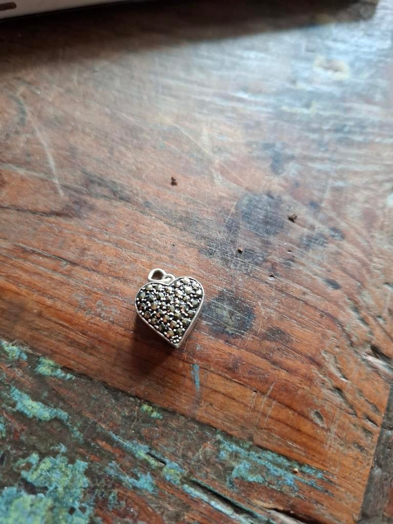 Zilveren medaillon hartje met steentjes (Markasiet), Ophalen of Verzenden, Zo goed als nieuw, Hart, Zilver