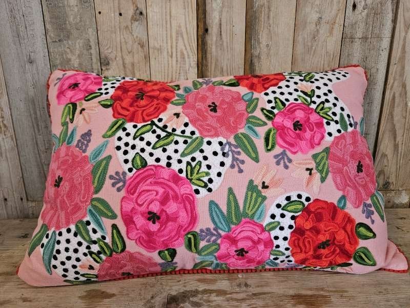 bloemen kussen ``WOONWINKEL RUSTIEK``, Nieuw, Ophalen of Verzenden, Inclusief binnenkussen, Roze