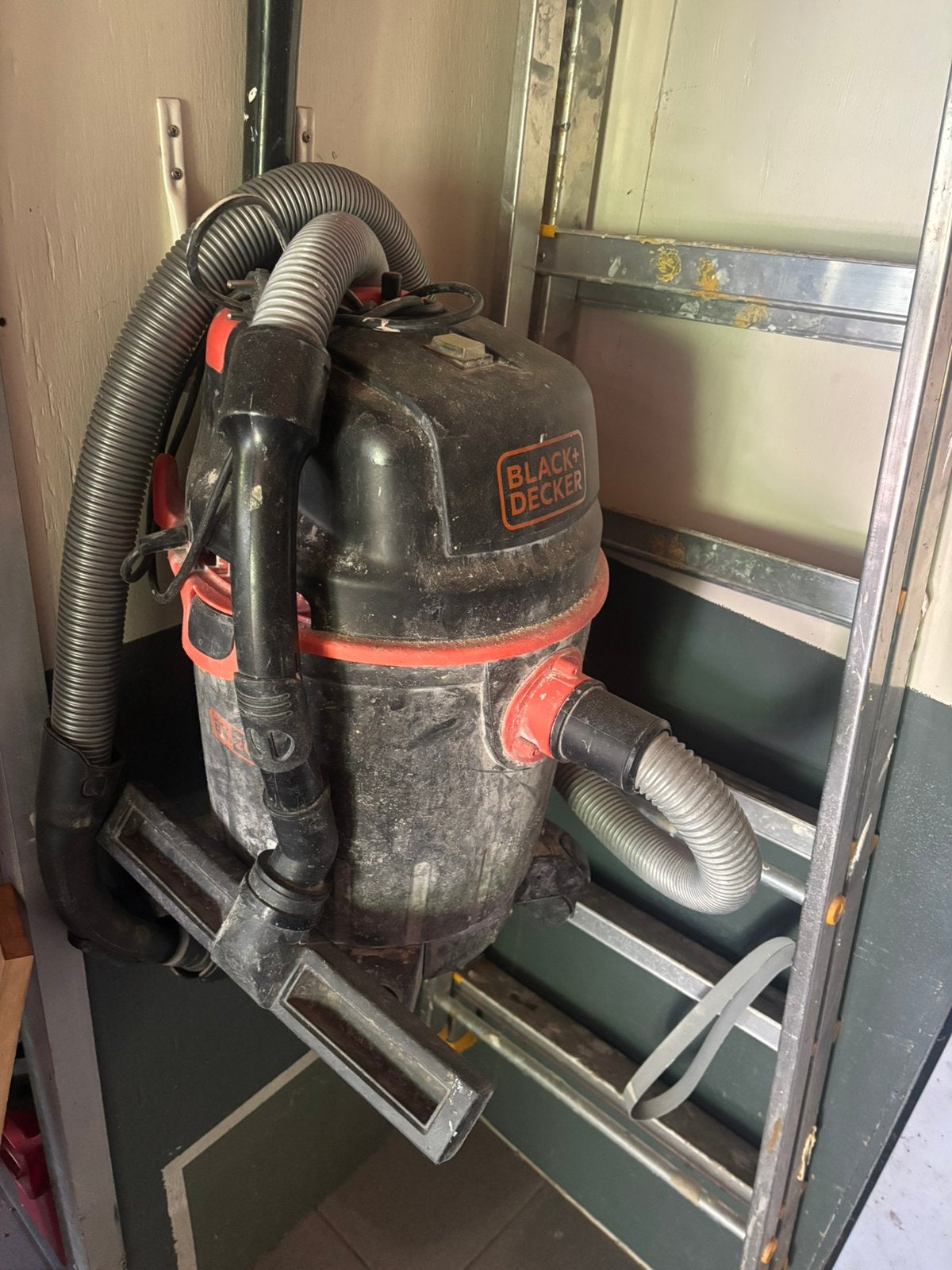 Black&decker stofzuiger, mist stang, Ophalen, Zo goed als nieuw, Afzuiger