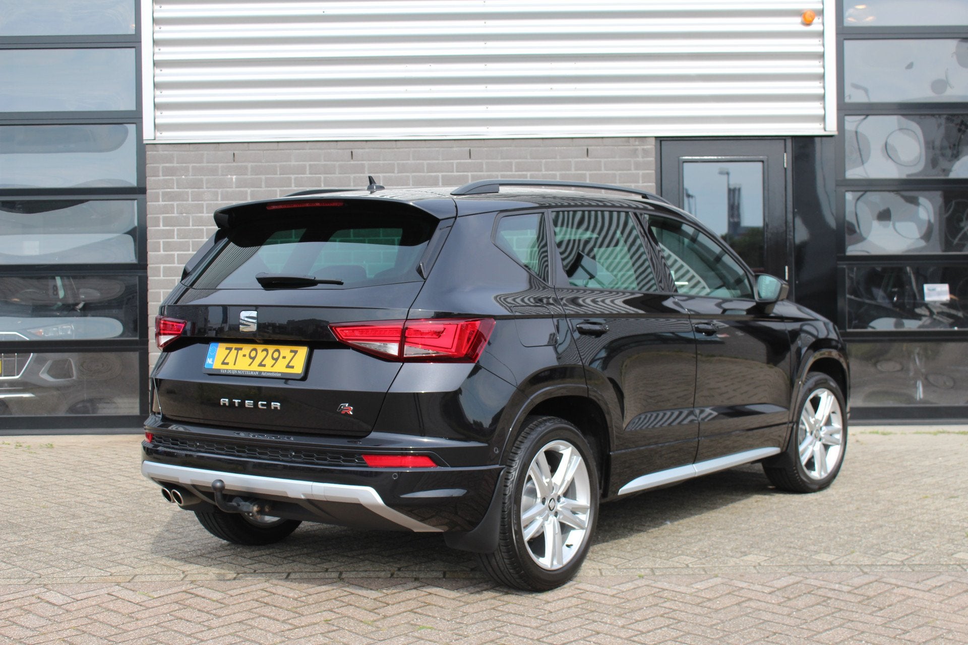 SEAT Ateca 1.5 TSI FR Business Intense / Carplay / Virtual /, Auto's, Dealer onderhouden, 4 cilinders, Ateca, Zwart
