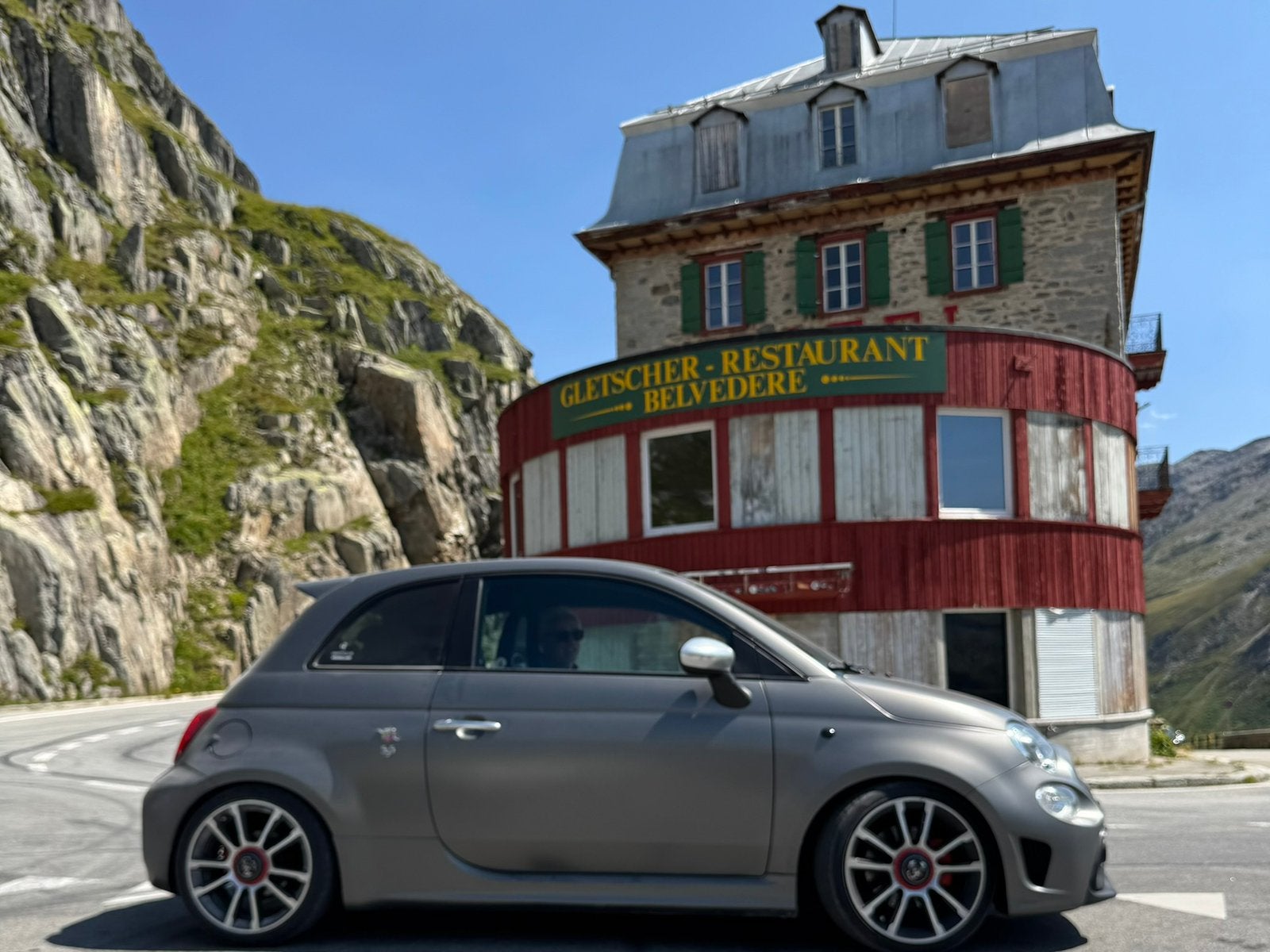 ABARTH TURISMO 595 | GRIGIO MAT OPACO  | 200PK | BC RACING, Auto's, Voorwielaandrijving, Dealer onderhouden, 40 €/maand, 4 cilinders