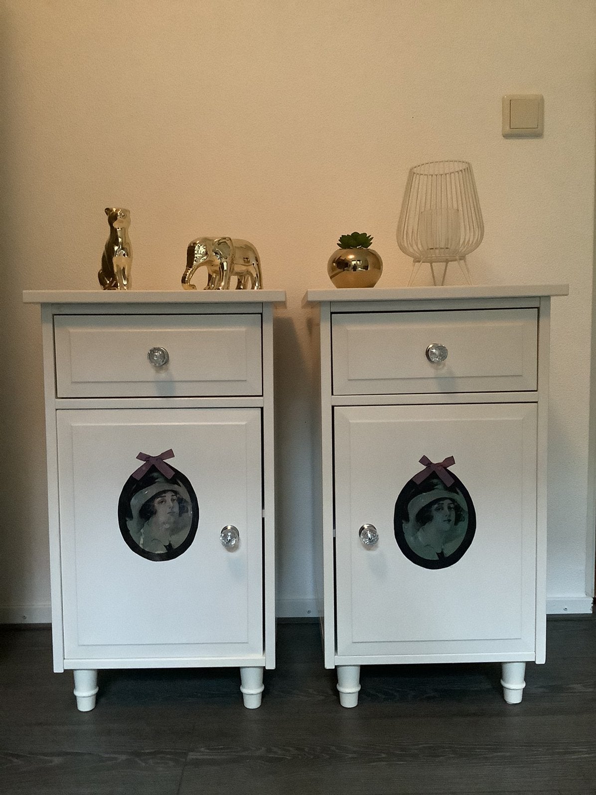 2 houten witte nachtkastjes grote Queen Ann dressoir zwart, Ophalen, Zo goed als nieuw
