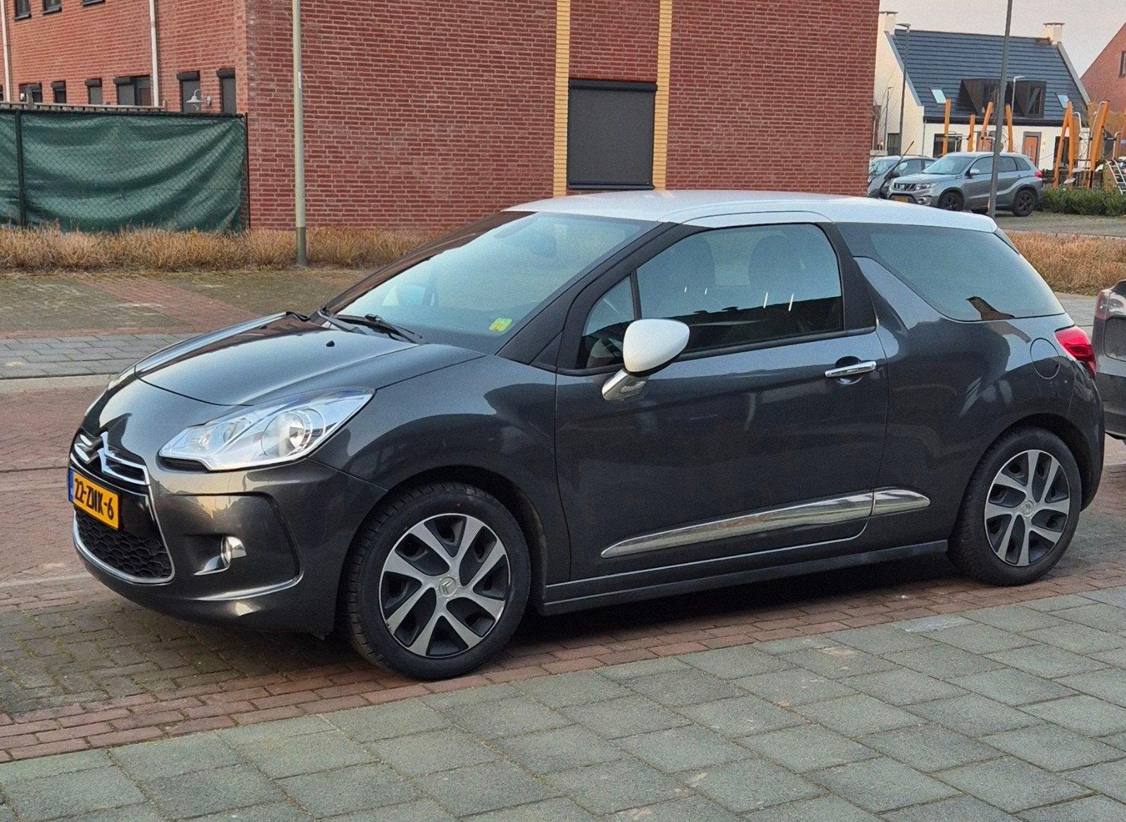 Citroën DS3 1.2 VTI 2013 Grijs, Auto's, Voorwielaandrijving, Stof, 40 €/maand, Zwart