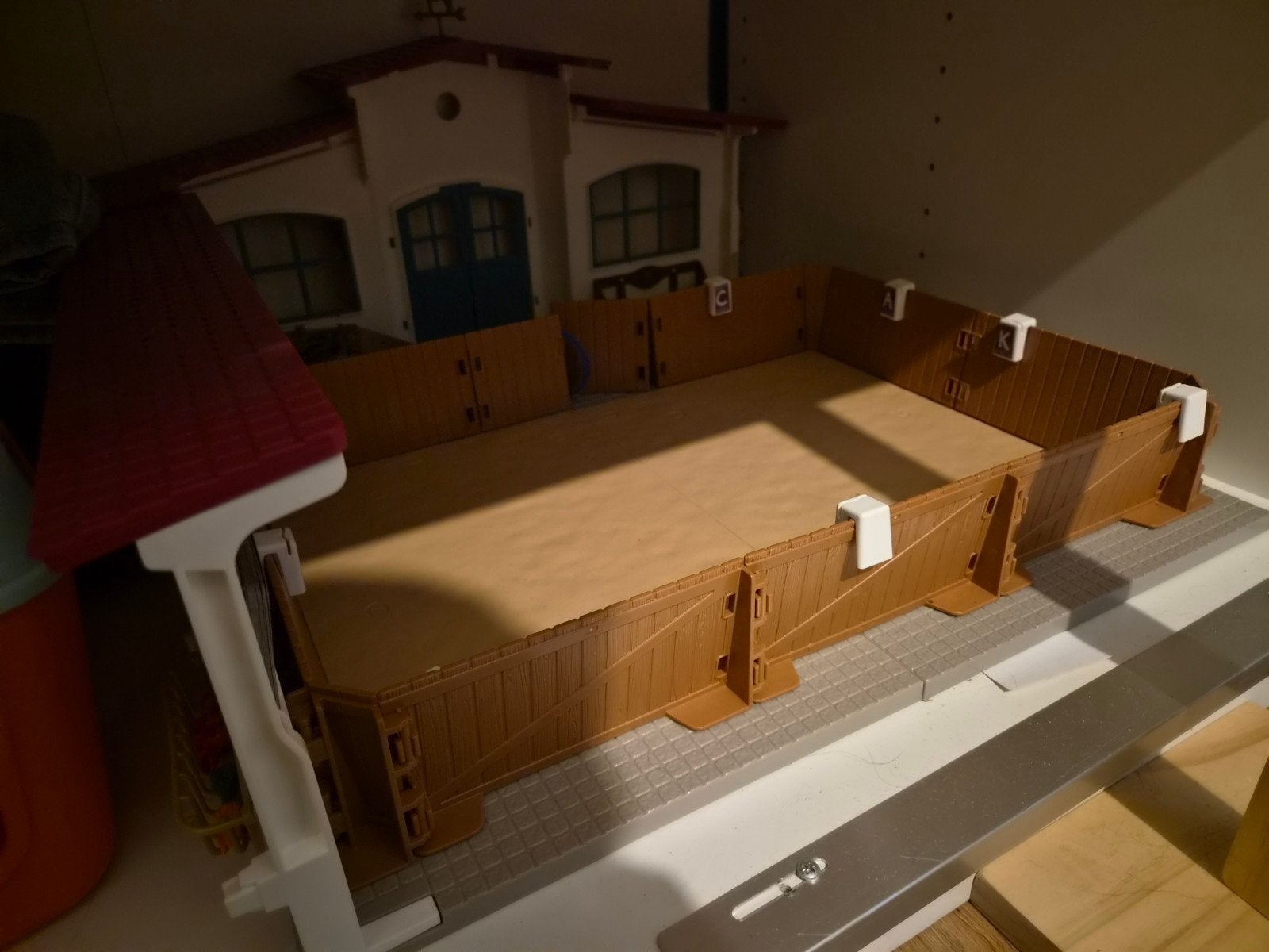 Grote Schleich paardenset met stal, paarden en accessoires, Ophalen, Gebruikt