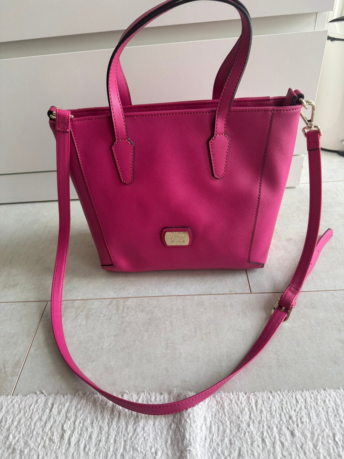 Mooie guess tas, Sieraden, Tassen en Uiterlijk, Tassen | Damestassen, Ophalen of Verzenden, Zo goed als nieuw, Zwart, Handtas