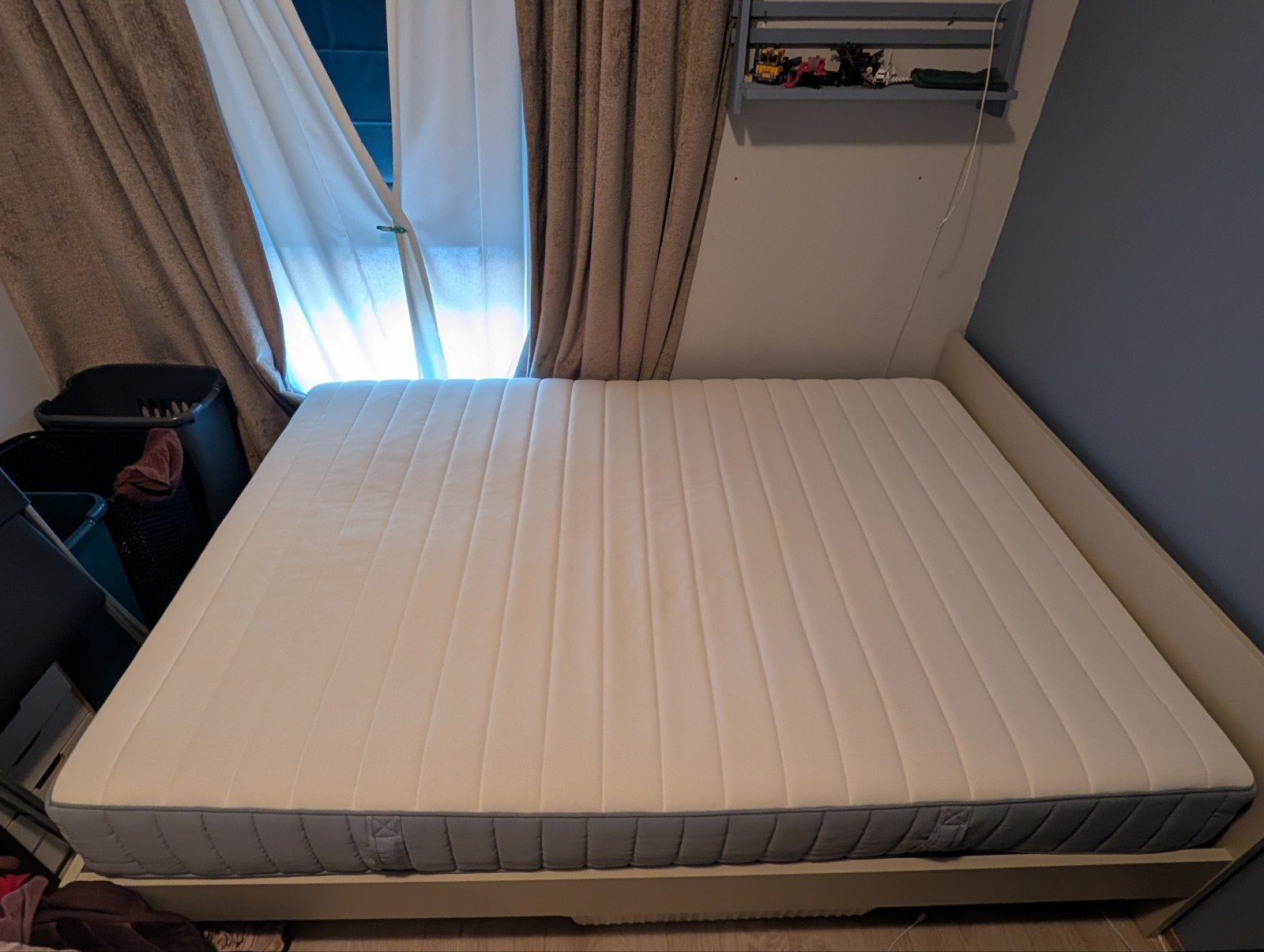 IKEA Bed 140x200 cm met matras en 2 bedombouw bakken, Ophalen, Gebruikt, Wit, Tweepersoons
