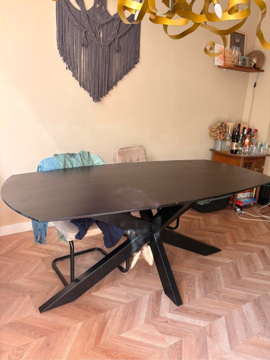 Zwarte ovale eettafel met ijzeren spinpoot, Huis en Inrichting, Ophalen, Gebruikt, Metaal, Vier personen