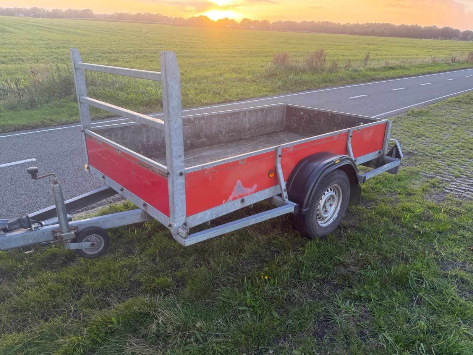 Atec geremde enkelas aanhanger 258x130cm 750kg, Auto diversen, Ophalen, Zo goed als nieuw
