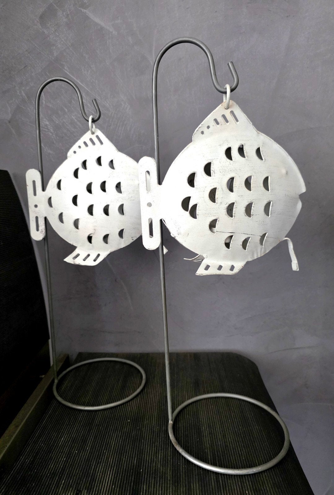 2 unieke metalen vissculpturen op standaard bijv waxinelicht, Antiek en Kunst, Ophalen of Verzenden