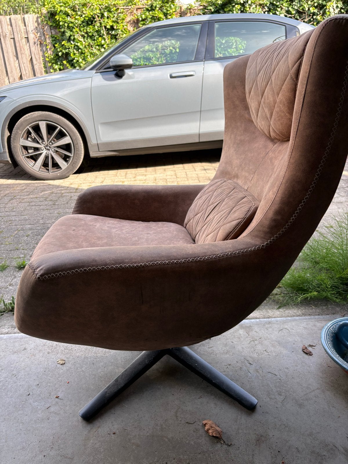 Comfortabele bruine fauteuil met draaivoet, Ophalen, Zo goed als nieuw, Stof, 75 tot 100 cm