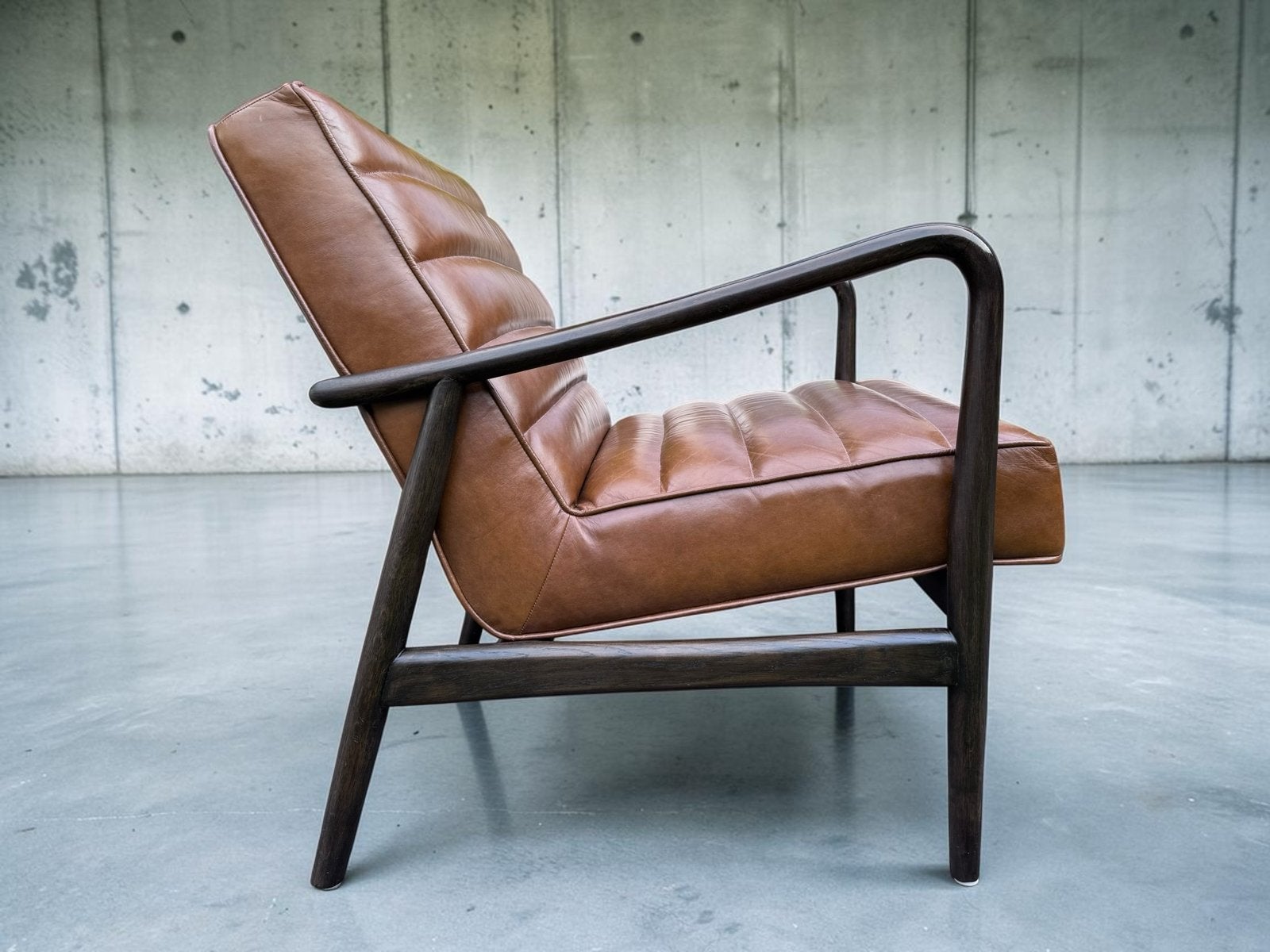 Mid-century modern designfauteuil in cognac leer., Ophalen, Zo goed als nieuw, 50 tot 75 cm, Hout