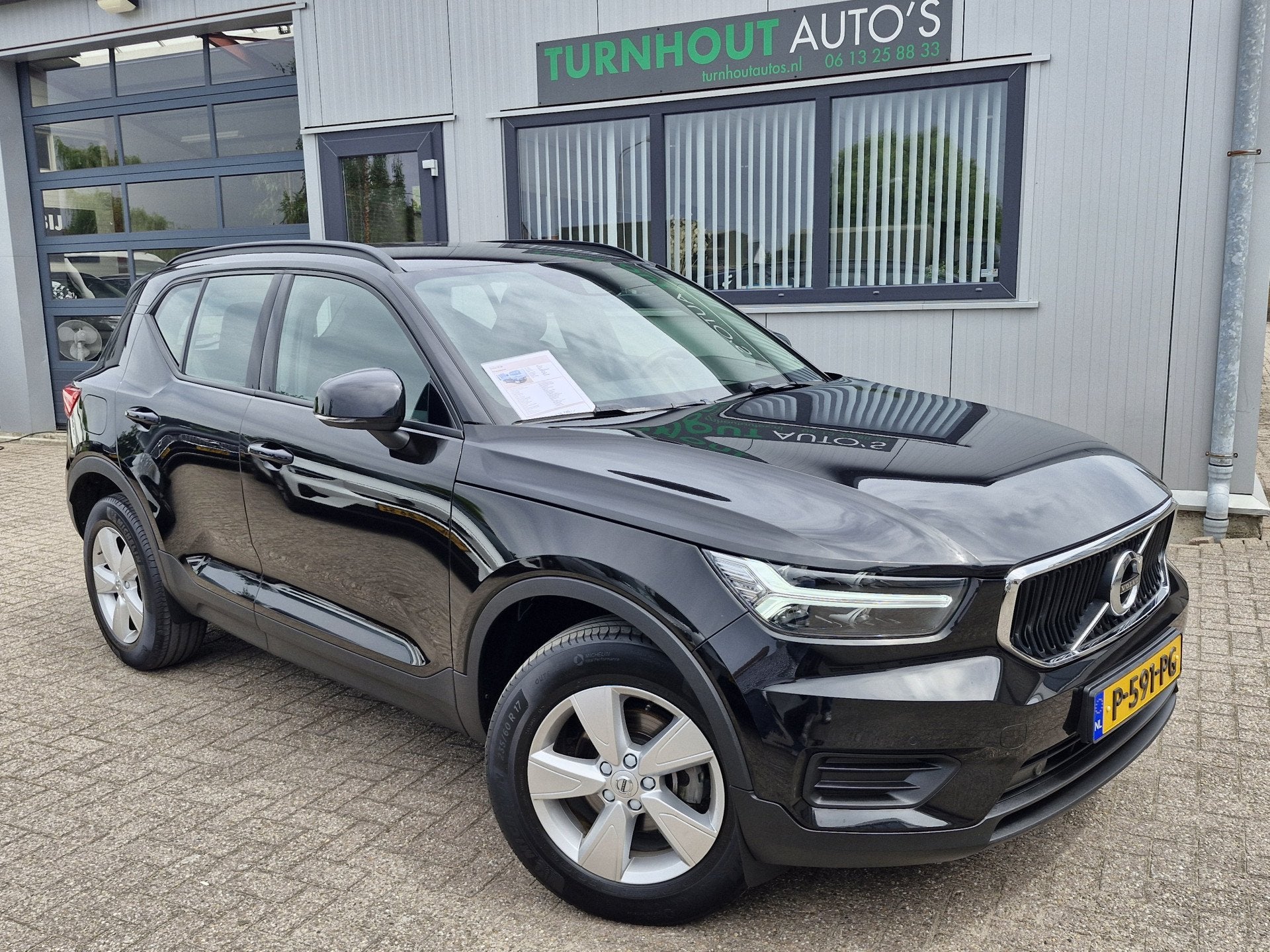 Volvo XC40 T2 Momentum (bj 2022), Voorwielaandrijving, Stof, Gebruikt, Zwart