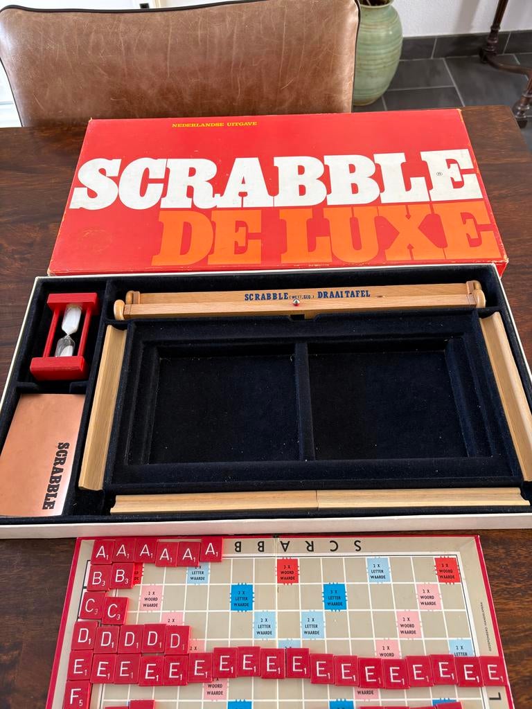 Scrabble De Luxe - Nederlandse Uitgave, Hobby en Vrije tijd, Gezelschapsspellen | Bordspellen, Een of twee spelers, Ophalen of Verzenden