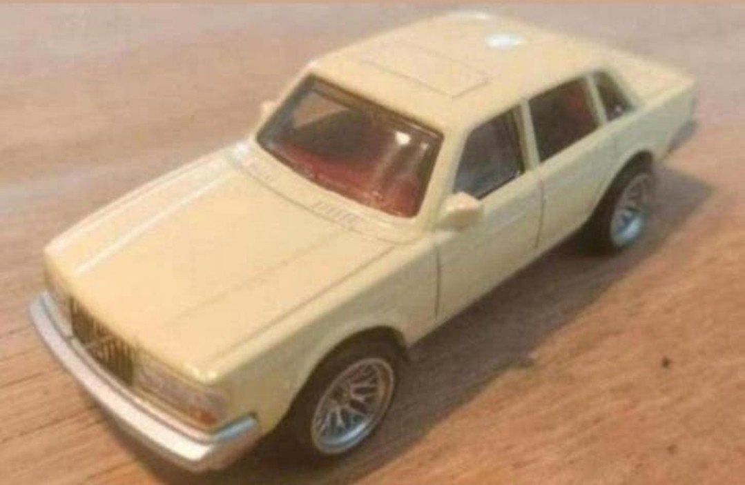 Nieuwe aangepaste VOLVO 240 , matchbox,met BBS velgen, Ophalen of Verzenden, Nieuw, Auto, Matchbox