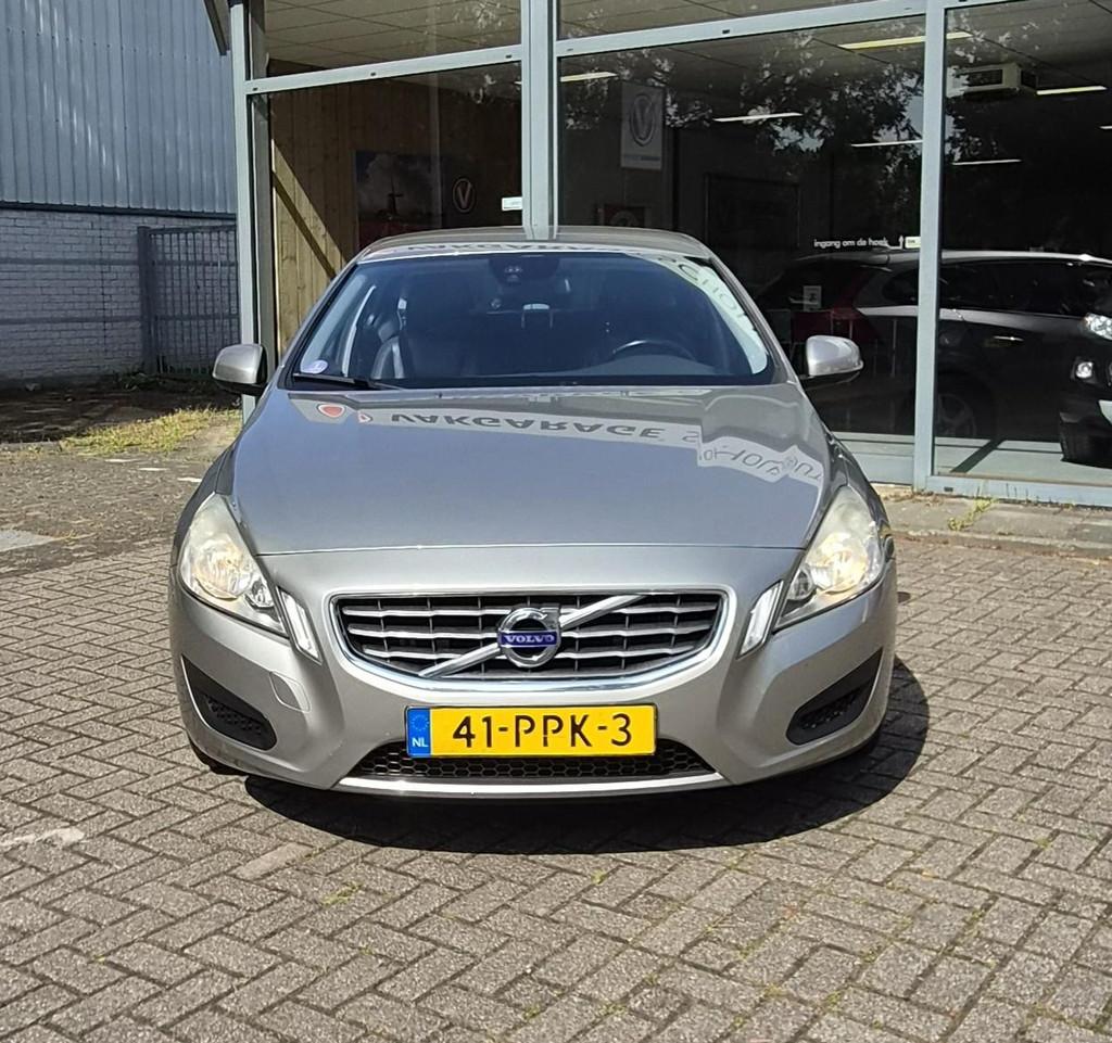 Volvo V60 1.6 T3 Kinetic, Auto's, Voorwielaandrijving, 15 km/l, Gebruikt, Zwart