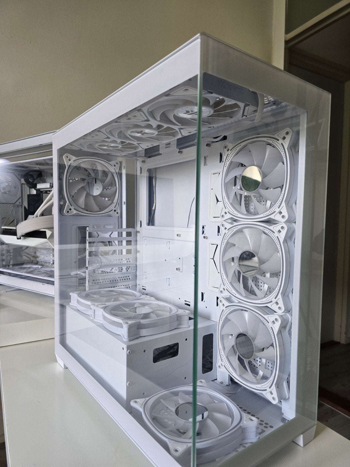 Witte PC-kast met 10 RGB fans - Uitstekende Koeling, Computers en Software, Ophalen, Zo goed als nieuw