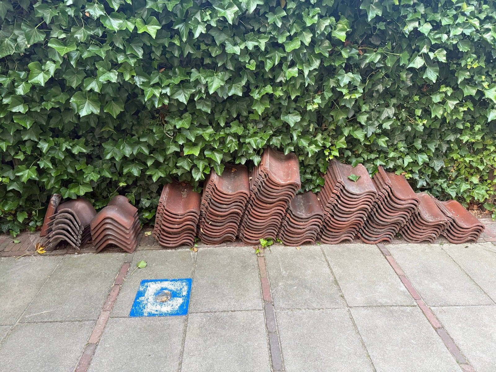 Van Oordt dakpannen en nokvorsten - ruim 100 stuks, Gebruikt, Steen of Klei, Ophalen of Verzenden, 15 m² of meer