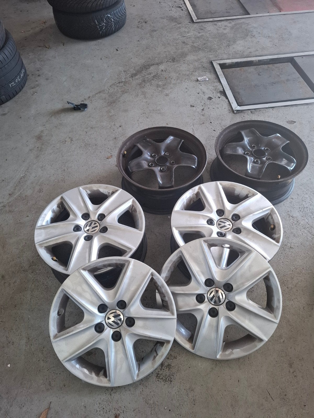 Complete set met wieldoppen Volkswagen 15 inch, Ophalen, Gebruikt