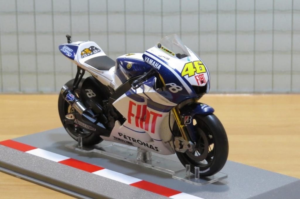 Valentino Rossi Yamaha YZR M-1 Qatar 2010 1:18 diecast, Hobby en Vrije tijd, Serviceclientele@altaya.be, Nieuw, Ophalen of Verzenden