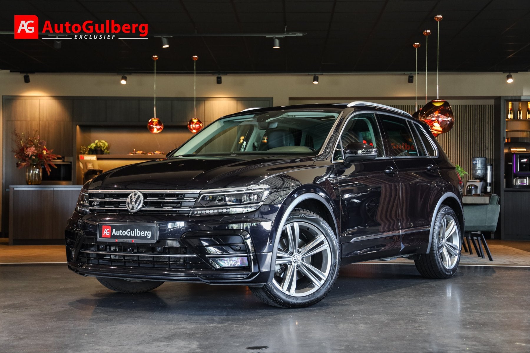 Volkswagen Tiguan 1.4 TSI ACT Highline Business R-Line Leder, Auto's, 4 cilinders, 150 pk, Zwart, Leder