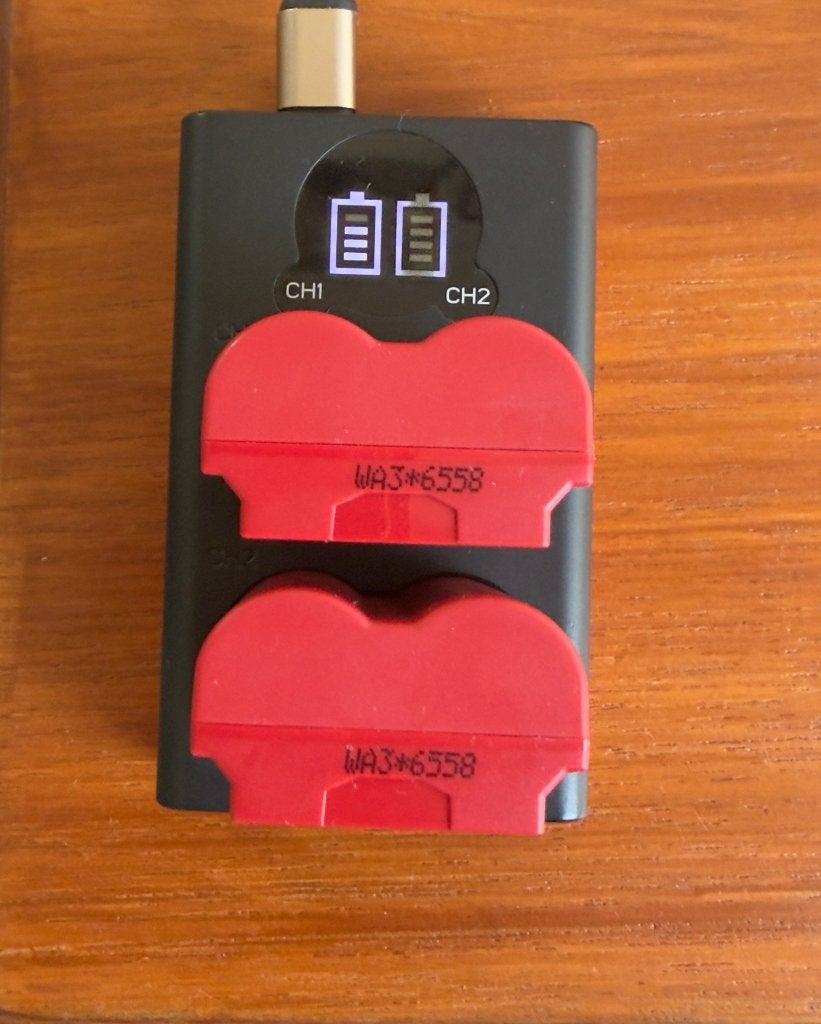 Fujifilm Dual Battery Charger + 3 NP-W235 Accu’s, Fujifilm, Canon, Ophalen of Verzenden, Zo goed als nieuw