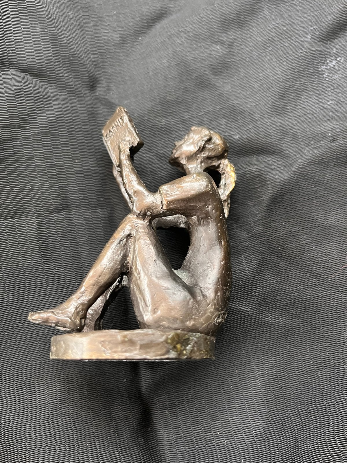 Bronzen beeldje lezende vrouw Corry Ammerlaan, Antiek en Kunst, Minder dan 20 cm, Ophalen of Verzenden, Brons, Gemerkt