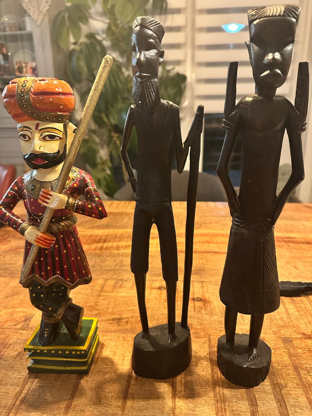 Set van 3 handgemaakte houten beelden - Afrikaans en Indiaas, Ophalen of Verzenden, Handgemaakt, 20 - 50 cm, Beeld