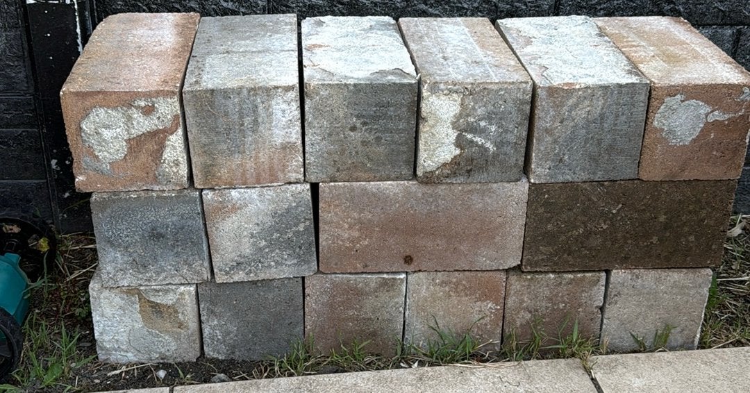 Gratis 17x. beton stenen, Ophalen, Zo goed als nieuw, Beton