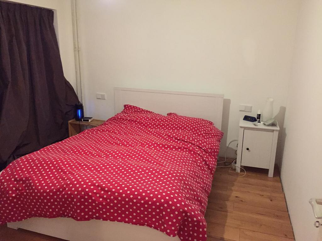 Bed - tweepersoonsbed - twijfelaar model 140x200cm, Huis en Inrichting, Ophalen, Zo goed als nieuw, Twijfelaar, Strak, modern